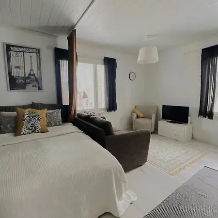 Unique Wood House Apartment, Free Parking, 2 Bikes Available Турку Экстерьер фото