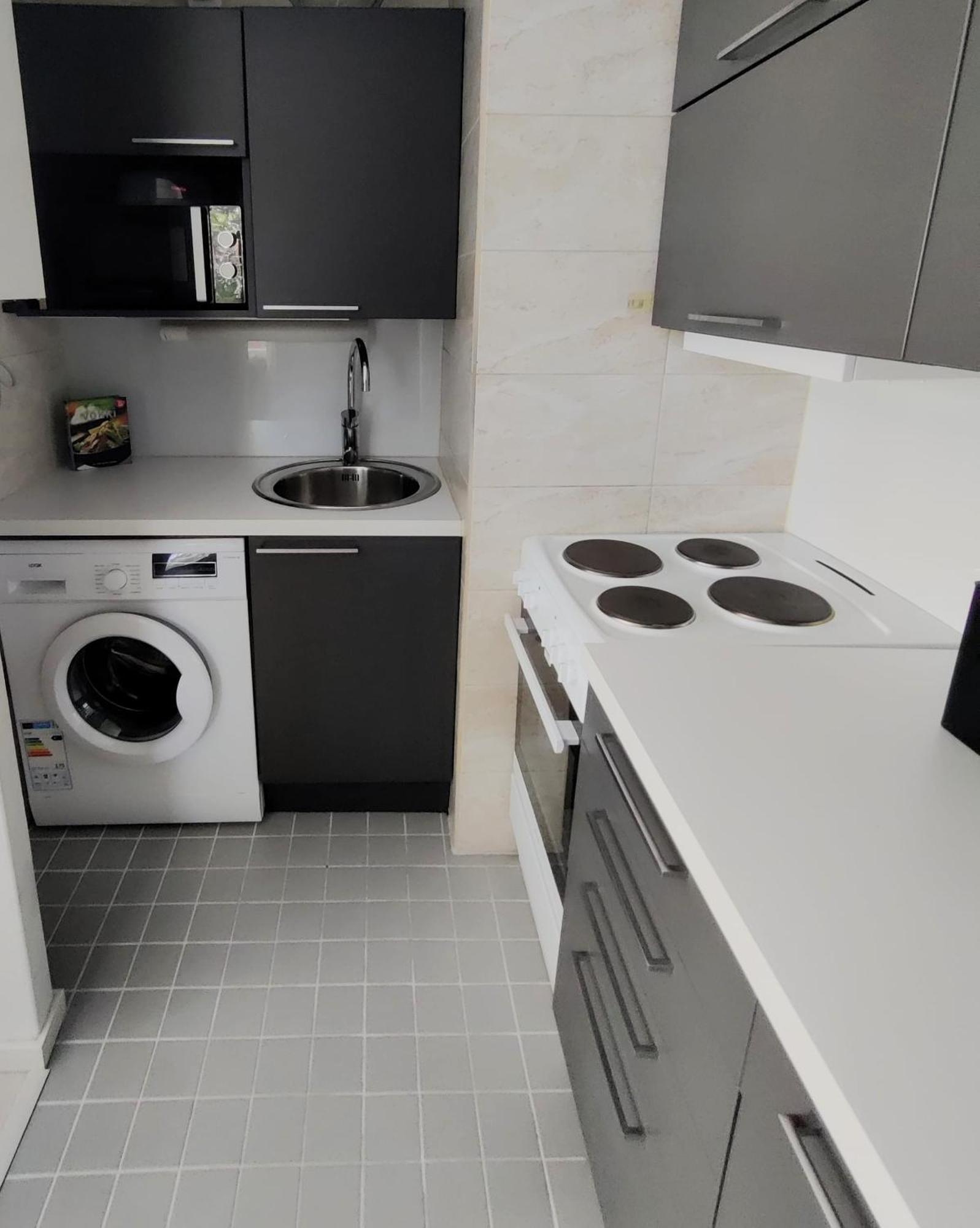 Huoneisto Unique Wood House Apartment, Free Parking, 2 Bikes Available *