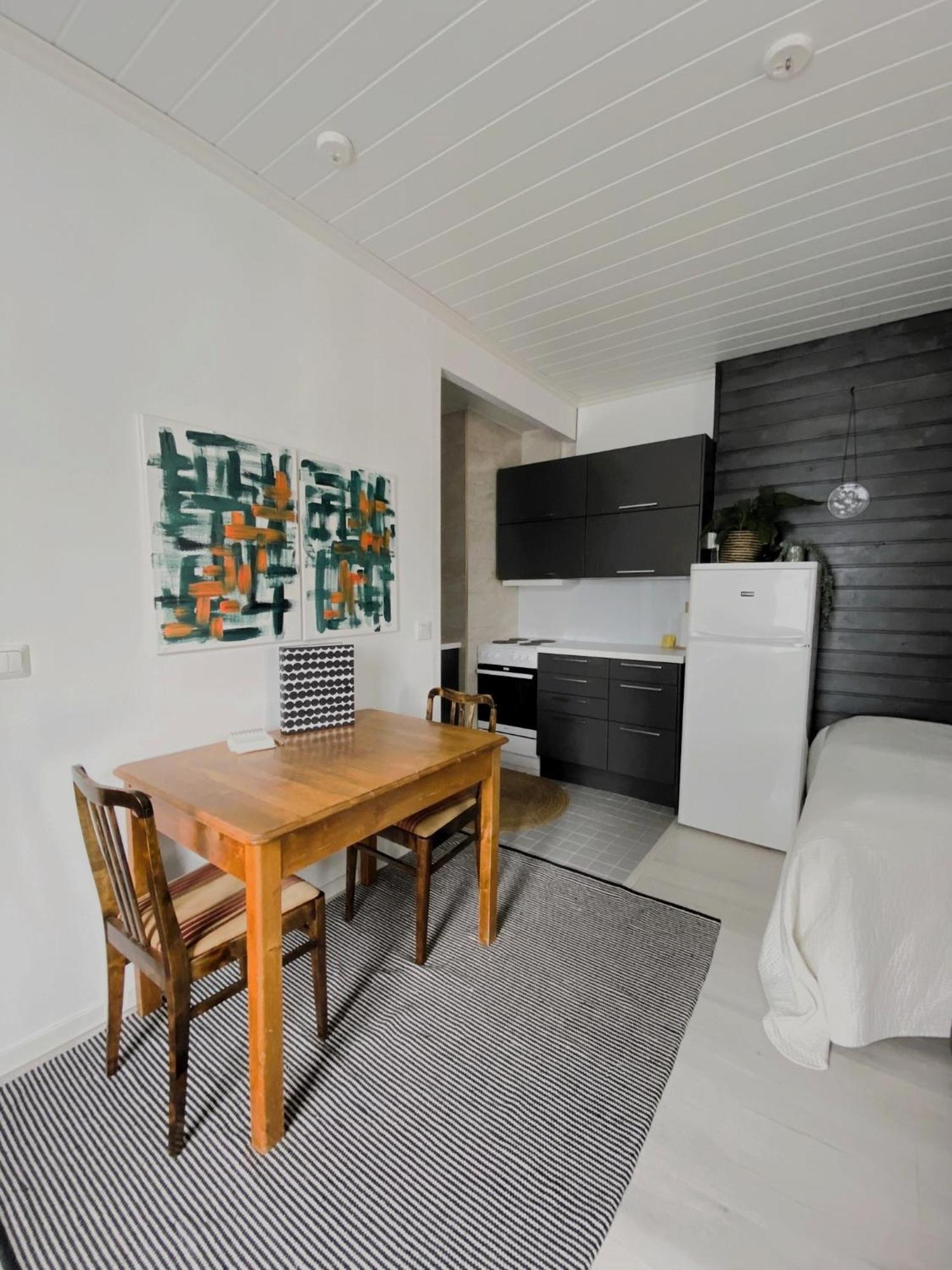 Huoneisto Unique Wood House Apartment, Free Parking, 2 Bikes Available